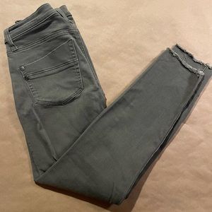 Great condition olive green jeans, stretchy material.